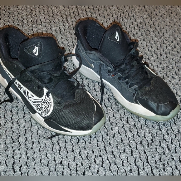 Boys size 7 Nike Sneakers. - Picture 3 of 4